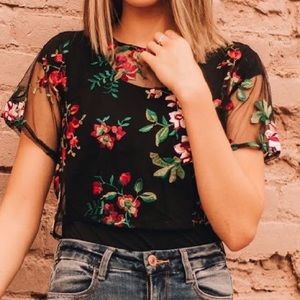 Black floral top 🖤